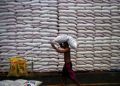 Traders cornering tariff cut benefits, farmers say
