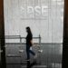 PSEi slips as peso weakness dents sentiment