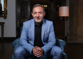 Dr. Mark Hawass Celebrates Global Awards for Groundbreaking Arthritis Treatments