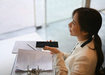 How a Time Clock App Can Improve Employee Accountability