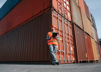 Top Considerations For Choosing a Container Handling Company