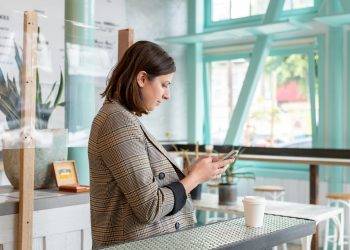 Crafting the Perfect Elevator Pitch for Your Online Profile