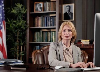 10 Tips for Working with a Family Lawyer