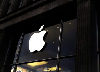 Apple Beats on Revenue Despite AI Hiccups and iPhone Sales Dip