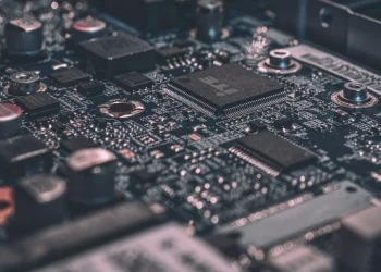 Broadcom stock forecast: $630 bull case, $300 bear case for…