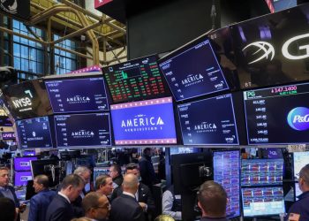 Another veteran analyst doubles down on stock market message