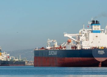 White House makes promise on Strait of Hormuz, oil
