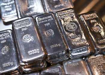 Silver price hits new low, here is what comes next