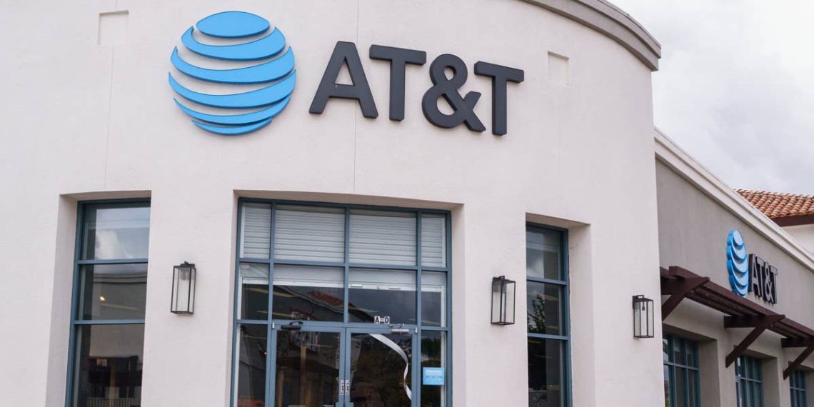 AT&T stock price target cut puts dividend investors on alert