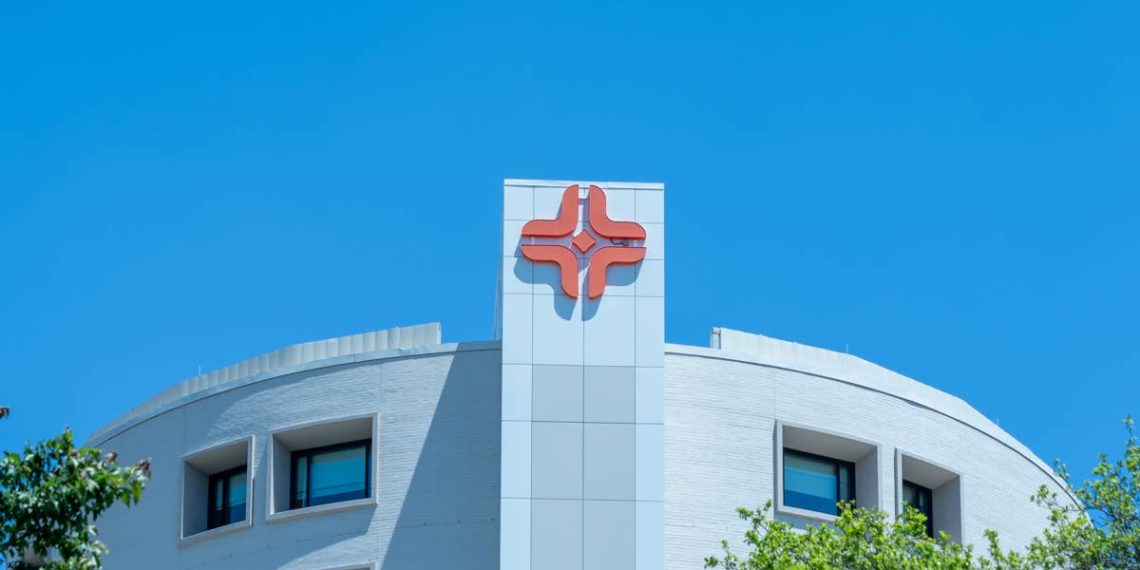 Hospital giant flags $400 million hit from policy change