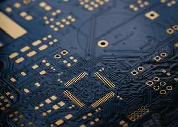 Micron MU Stock: $1,486 Bull Case vs $740 Bear Case