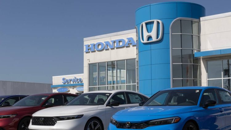 Honda keeps skipping the hybrid its buyers are asking for
