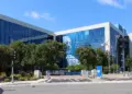 Intel (INTC) stock prediction: $135 bull case vs $48 bear…