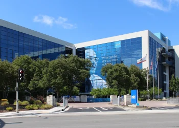 Intel INTC stock prediction: $148 bull case vs $62 bear case