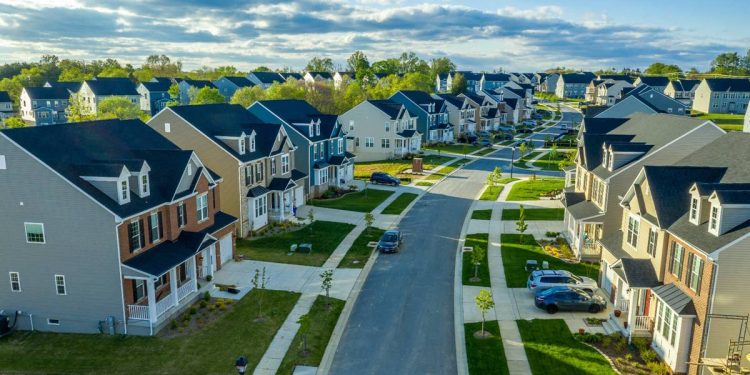 Zillow warns Americans on mortgage rates, housing market