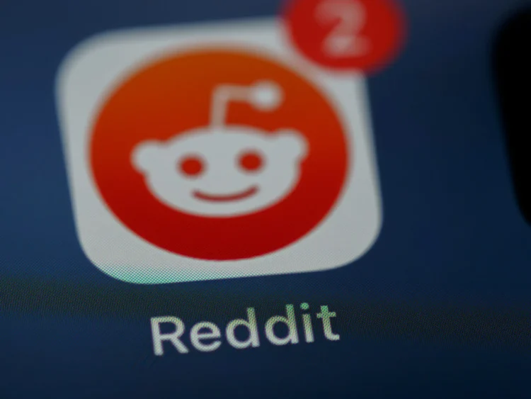 Reddit RDDT stock: $275 bull vs $143 bear after 21% crash