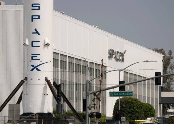 Jim Cramer sees the writing on the wall for SpaceX investors