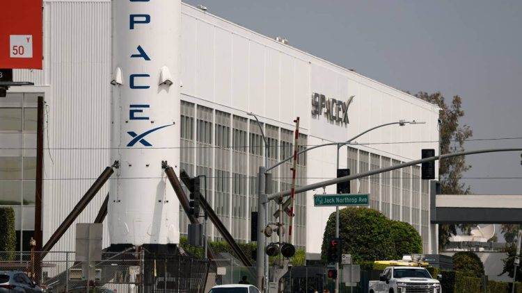 Top analyst sees trouble looming for SpaceX stock