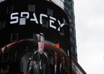 SpaceX renews investor hope with bold new plan