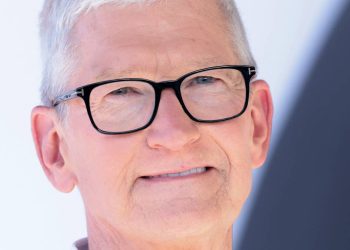 Apple’s record iPhone boom just became a Wall Street trap