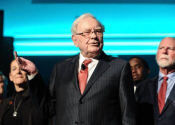 Warren Buffett shares his final lesson before stepping back