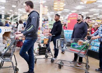Kroger tests a significant change in store hours for customers