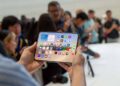 Apple extends iPhone Duo delivery, disappointing eager customers