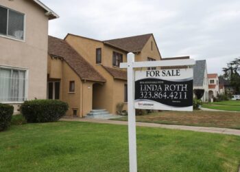 Zillow warns Americans on housing market, mortgage rates