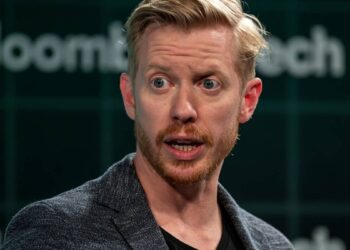 Reddit stock plunges 28% as Google AI cuts US traffic