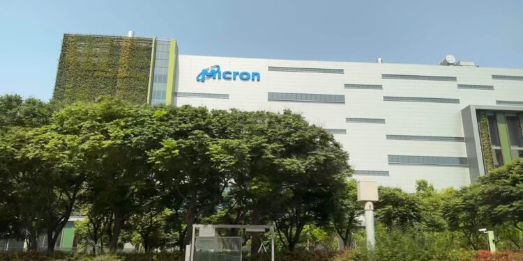 Micron (MU) Stock: $902 After Sandisk’s Beat and a 5%…
