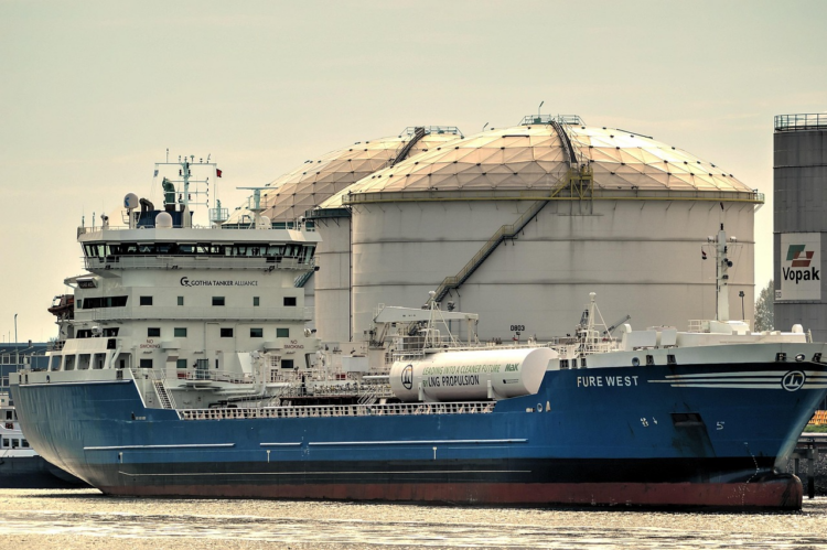 Brent Crude Price at $104: Bull and Bear Case After Houthi…