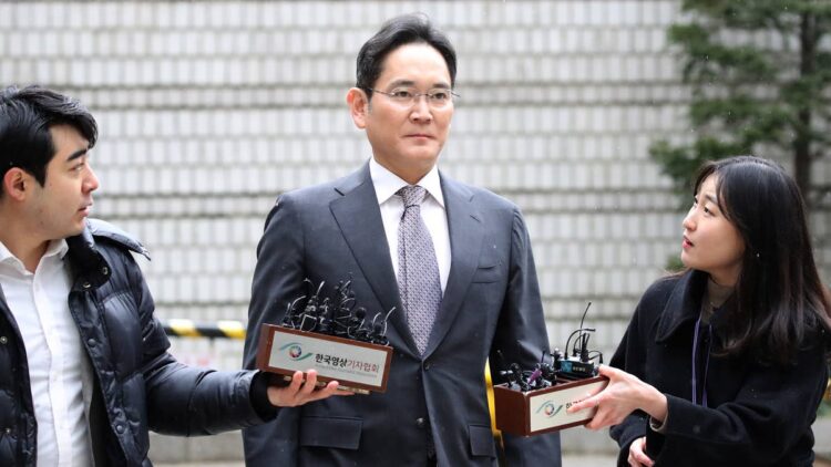 Samsung’s AI glasses make a bold bet against Meta