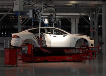 Tesla Stock After Q3: Bull and Bear Case as a $0.48 Beat…